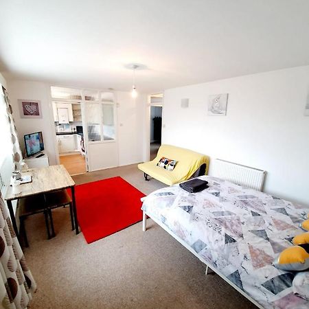 Rayleigh Town Centre 2 Bedroom Apartment Luaran gambar