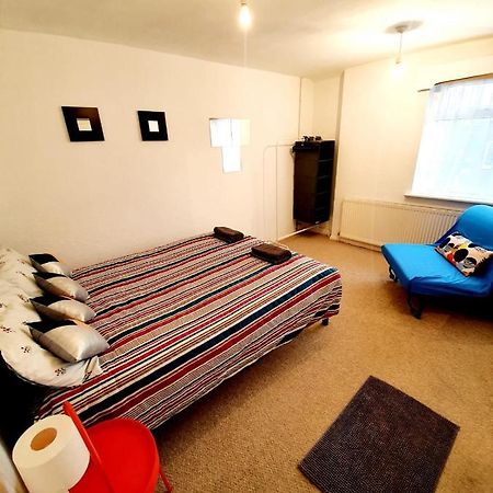Rayleigh Town Centre 2 Bedroom Apartment Luaran gambar