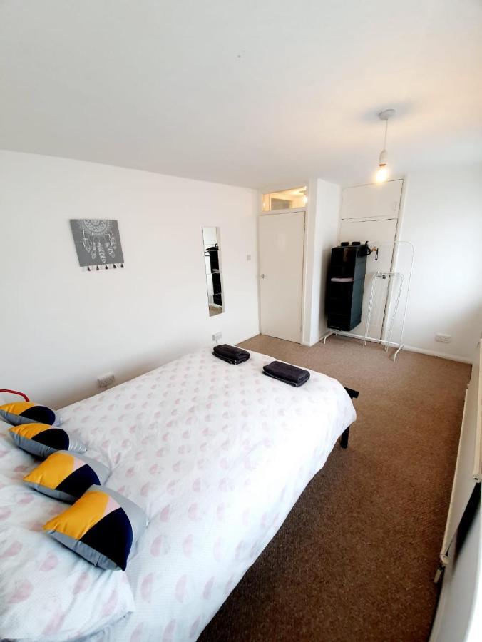 Rayleigh Town Centre 2 Bedroom Apartment Luaran gambar