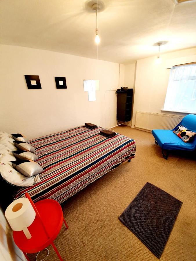 Rayleigh Town Centre 2 Bedroom Apartment Luaran gambar