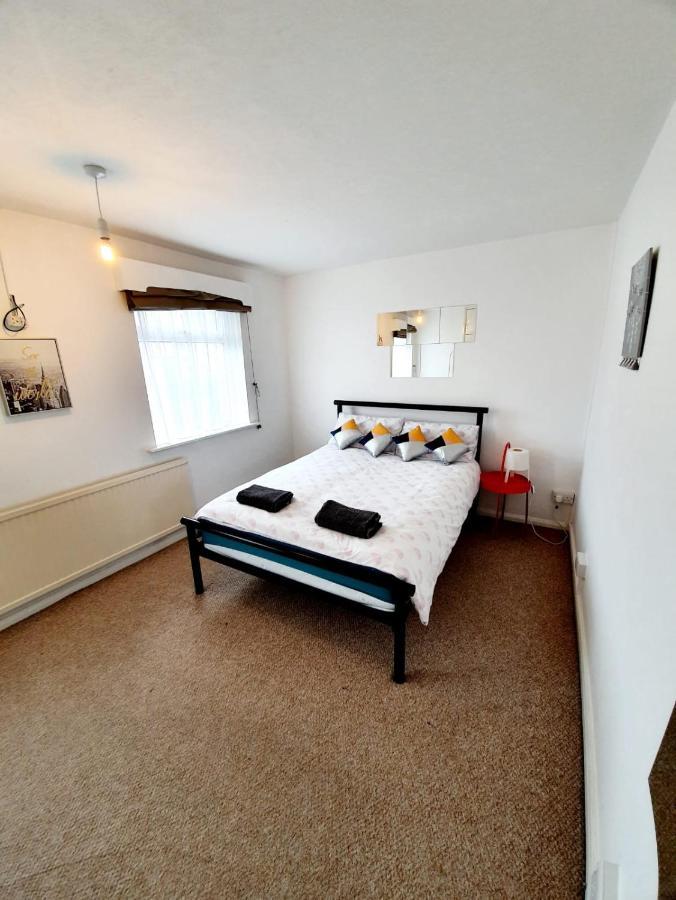 Rayleigh Town Centre 2 Bedroom Apartment Luaran gambar