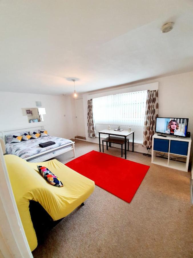 Rayleigh Town Centre 2 Bedroom Apartment Luaran gambar