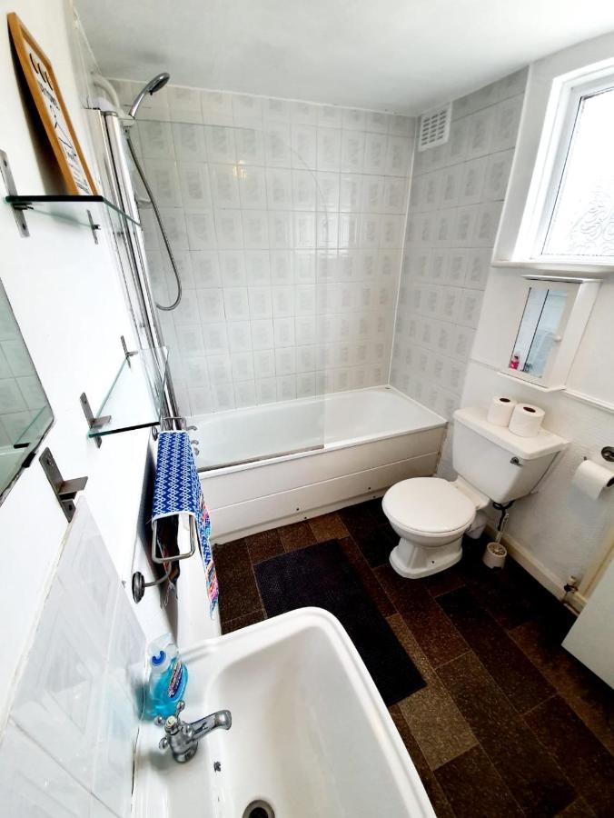Rayleigh Town Centre 2 Bedroom Apartment Luaran gambar